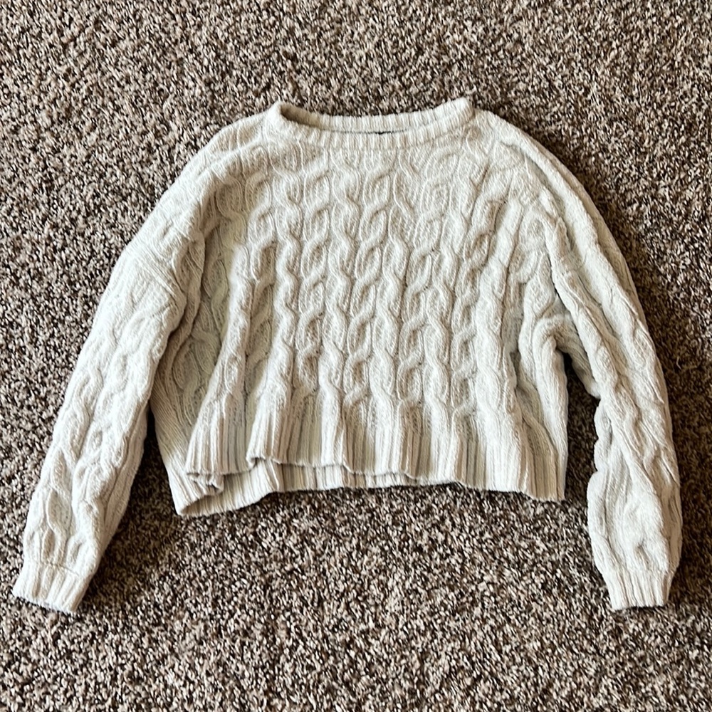 Crop sweater size L